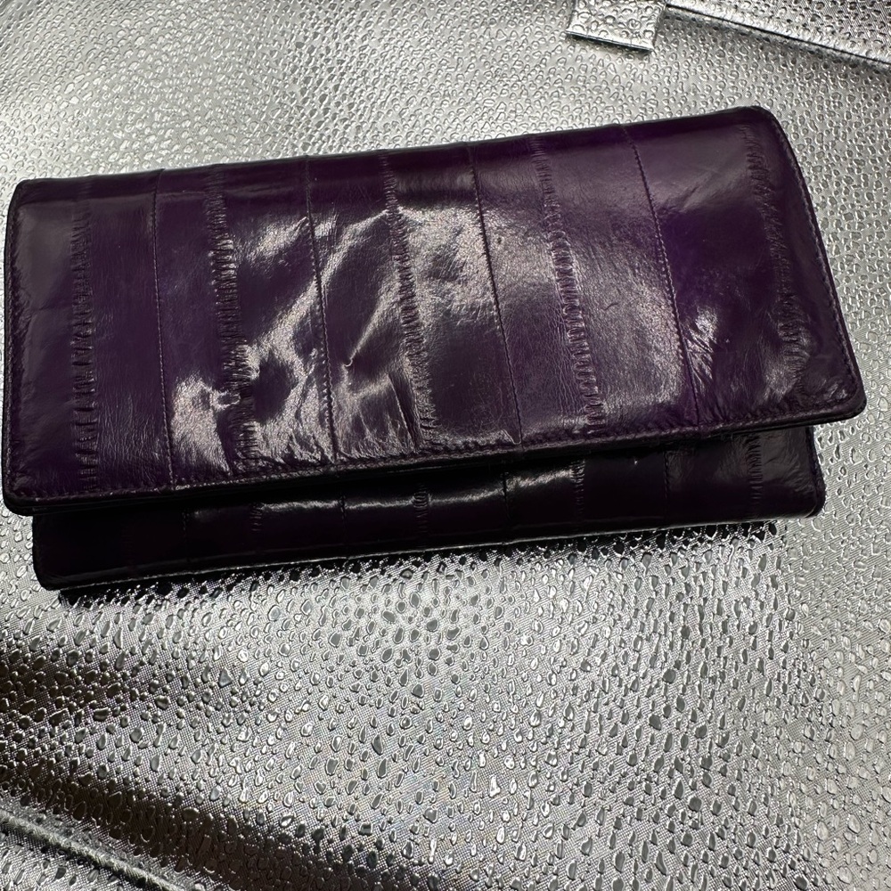 Lee Sands purple eel skin wallet - great condition! - Picture 2 of 5